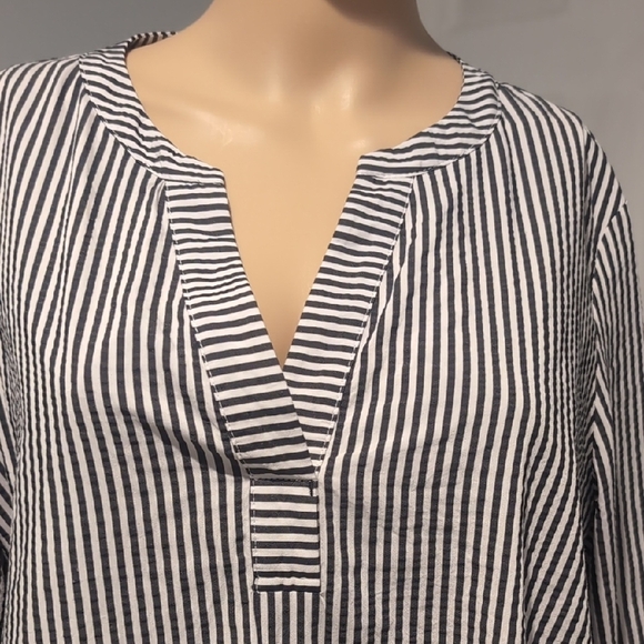 Vineyard Vines Gray Blouse with Bishop Sleeves - Picture 2 of 5